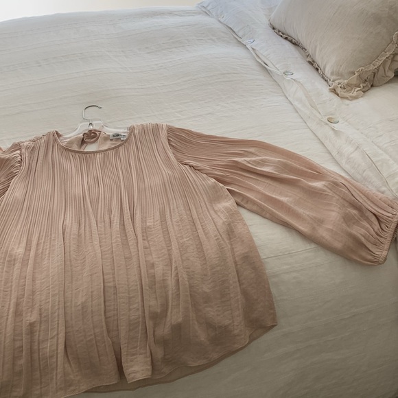 Elizabeth & James Baker Pleated Blouse - Picture 7 of 7